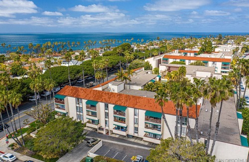 Beach Barber Tract Condo | Windansea Beach Condo! Located in quiet area close to everything!