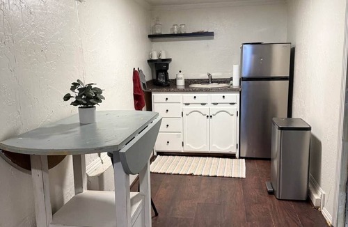Placerville House | Wonderful Quirky studio with porch, walk to downtown