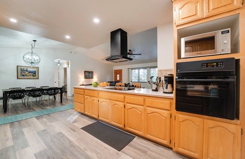 Peninsula Village Cabin | Wooded 2-Unit Combo, 1 Mi to Lake Almanor!