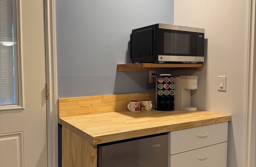 East Lake Hills House | Workspace near Microsoft, Meta, Lumen Field and T-Mobile Park