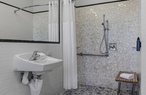 Park West Hotel | WorldMark Inn at the Park - Studio Accessible
