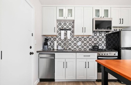 Westside Santa Cruz House | WOW! Gated 5-Suite Coastal Retreat @ Main Beach