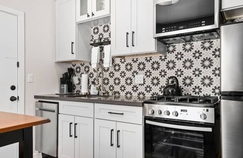 Westside Santa Cruz House | WOW! Gated 5-Suite Coastal Retreat @ Main Beach