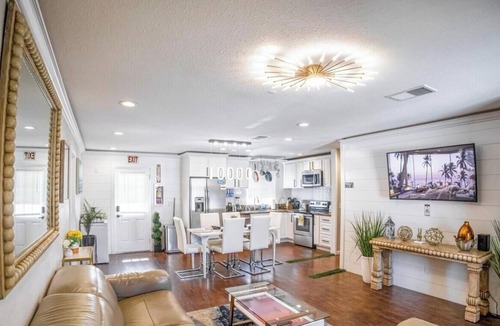 Lincoln Acres House | Xlnc Exotic Home Sunnyside 4b 2b by sdstay