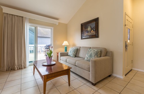Oxnard Shores Hotel | Your Relaxing Getaway Awaits! 2 Comfortable Units, Kitchen, Parking Onsite!