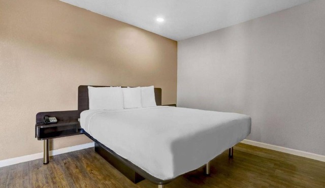 1 King Bed|Nsmk,Balcony,Micfridge,Sofa-Bed