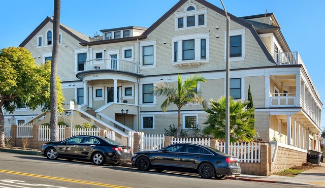 102 Hawthorne Historic Inn