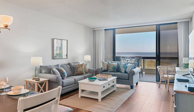 2/2 Bay Front Condo, Pool, Private Beach Access