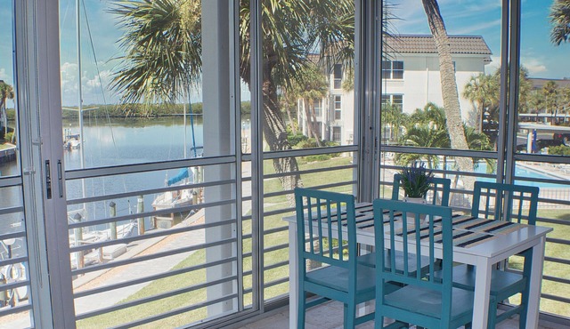 2/2 Canal front condo, Pool, Beach Access
