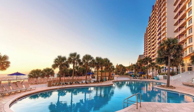 2 Bedroom Deluxe Condo w/Kitchen, Sleeps 8, on Daytona Beach, Ocean Walk Resort