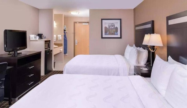 2 x Non-Smoking Two Queens Room at Hotel Nova SFO By FairBridge