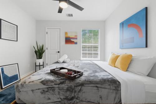 2025 Build 4BR King Suites Home Perfect for Relocating, ACL, F1 & Football Stays