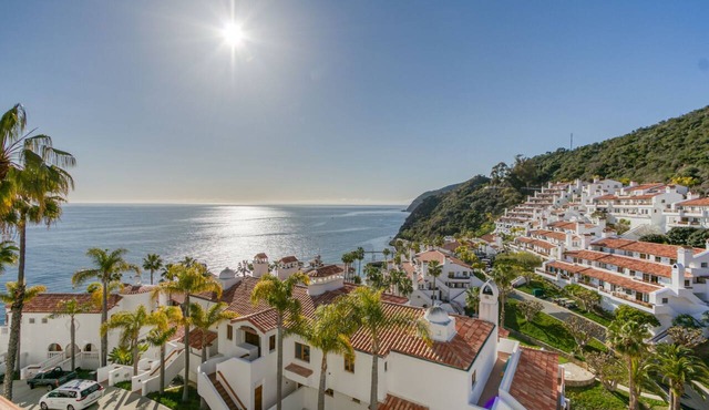 2BR townhome Villa with golf cart and Ocean Views from Every Room!