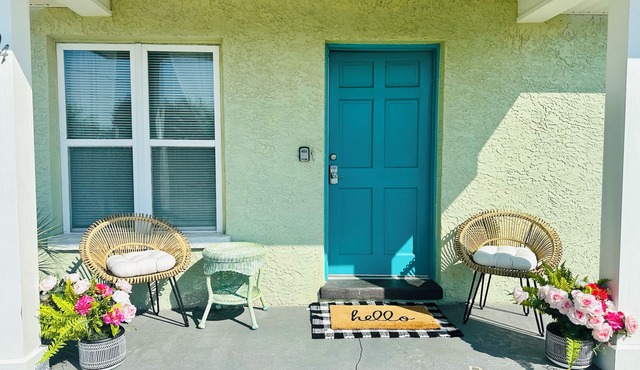 3 bedroom 2 bath private home! 4 minute walk to beach 🌴