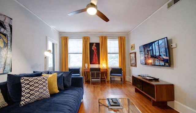 3BR Elizabeth Condo: Two Full Suites Near Novant Health and Uptown
