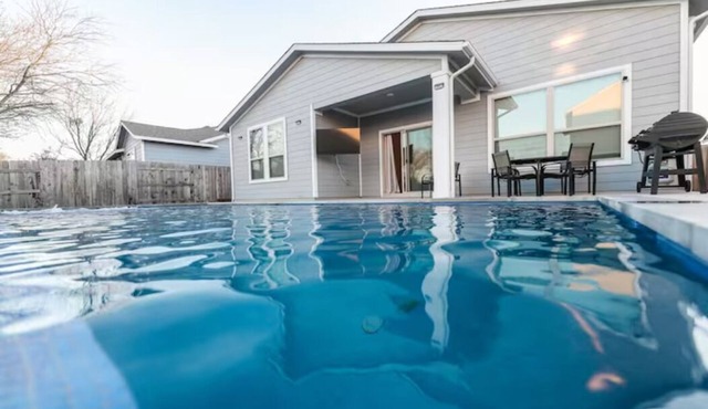 4BR/3BH Private Pool: 5M Airport & F1 & 2500 Sq.ft