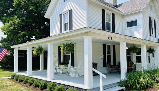 5-Bedroom Turn-of-the-Century, Walkable to Downtown Boyne City & Beach