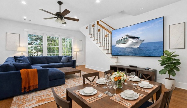 6BR Family Getaway ❤️ Walk to UT Dining & Entertainment Nearby