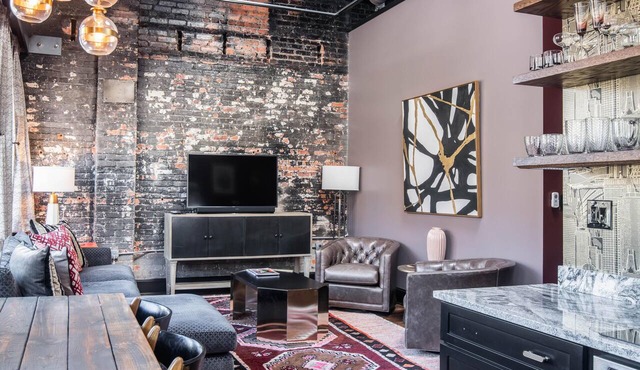 80 LEX 201 : Exquisite Lodging 1 BD King/1 BA 639 SQ FT + free parking