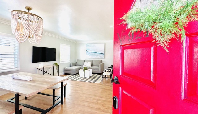 921- Beachside Cottage-Hottest location in San Diego