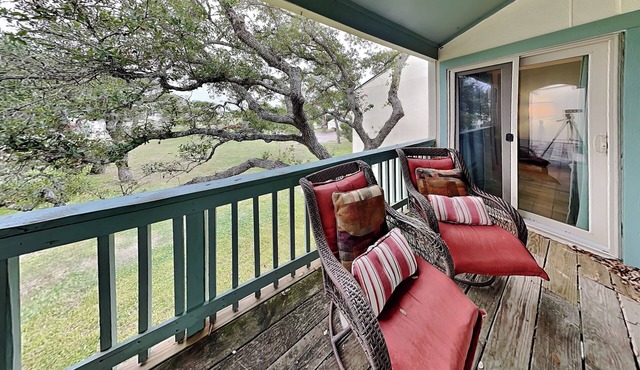 A Bay From It All | Access to Pool + Lighted Pier