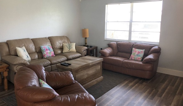 A Cozy Beachcomber's Paradise 2/1