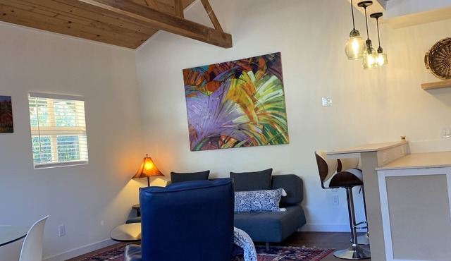 A quiet place with a private deck overlooking the mountain and SLO garden creek.