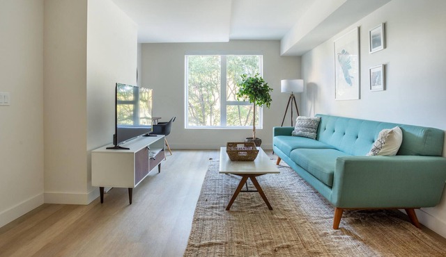 Airy 1BR in Koreatown with Rooftop Park + Pets OK