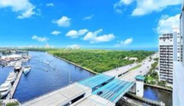 AMAZING WATERVIEW STEPS FROM BEACH, SHOPPING AND RESTAURANTS
