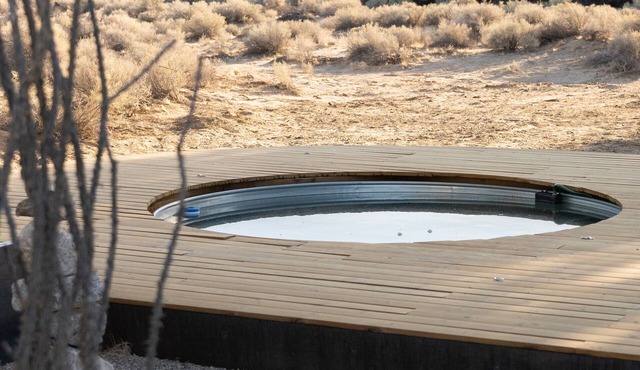 Arro Dunes - Rustic Cabin in the Desert - Wood burning hot tub - Cowboy pool