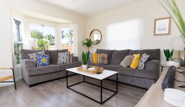 Artfully-styled Bungalow | Artistic | AC | Shops