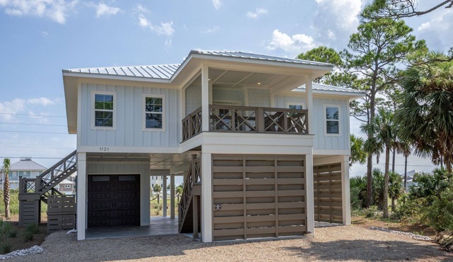 August 2026 Big Savings! Two Shores, 4BR/4BA, Community Pool & Dock