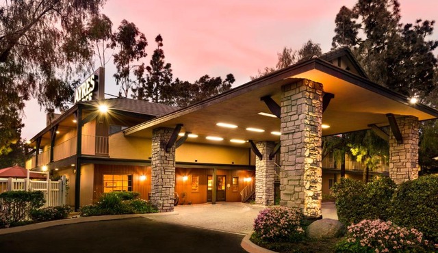 Ayres Lodge Alpine