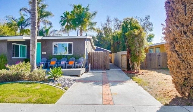 BAY PARK - NEW/SUPER CLEAN/MODERN AND COOL 2 BEDROOM DETACHED FURNISHED HOME