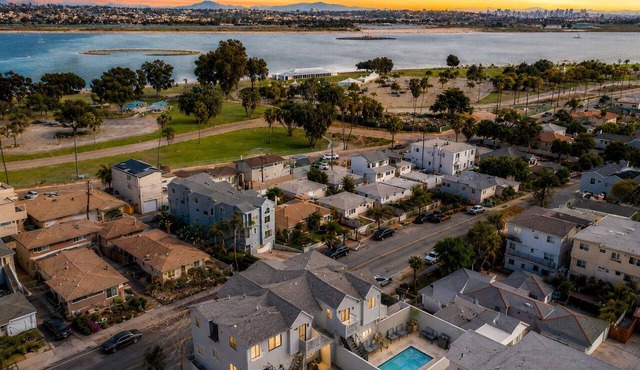 Bay View Condo 1/2 block to Beach Park-Spa and Private Patio-Dog Friendly