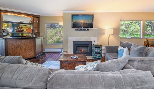 Beach Level 3BR Condo w/New Flooring, Steps to Beach at Pajaro Dunes Resort