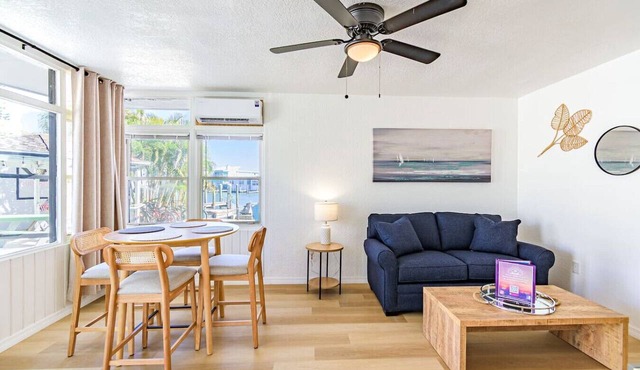 Beachy Bayfront Condo Walk to Beach