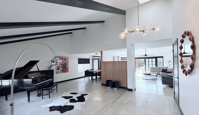 Beautiful Agoura Hills 4BR w/Pool & jacuzzi