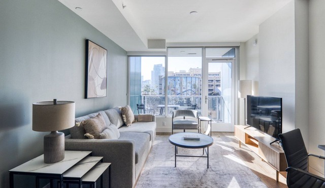 Beautiful Gaslamp 1BR w/Gym, Sauna & W/D, nr shops, by Blueground