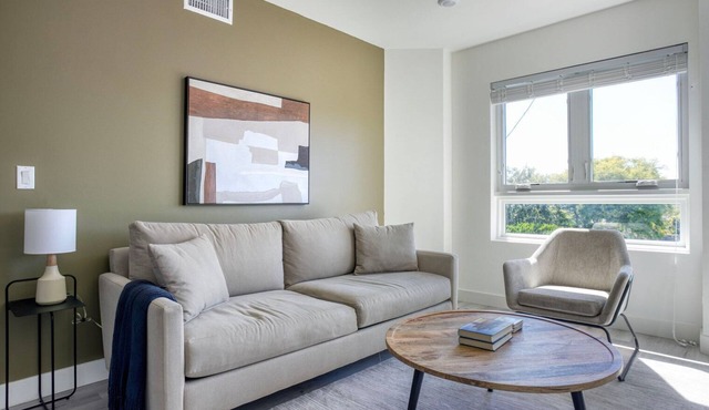 Beautiful West LA 1BR w/Rooftop & Gym, nr Restaurants, by Blueground