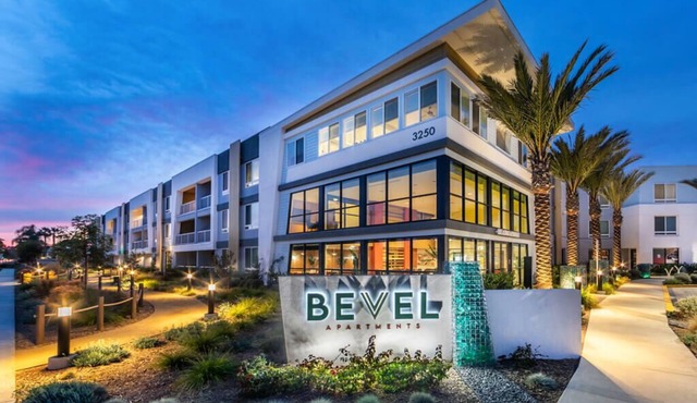Bevel: Comfortable 1-Bedroom Escape in San Diego with WiFi & AC