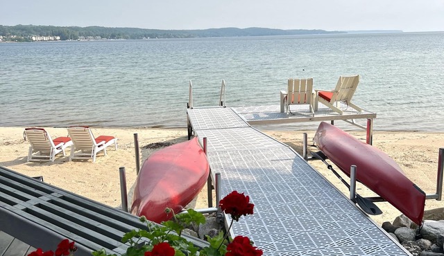 Big Sandy Beach !Walk to Village! Suttons Bay Waterfront Cottage.