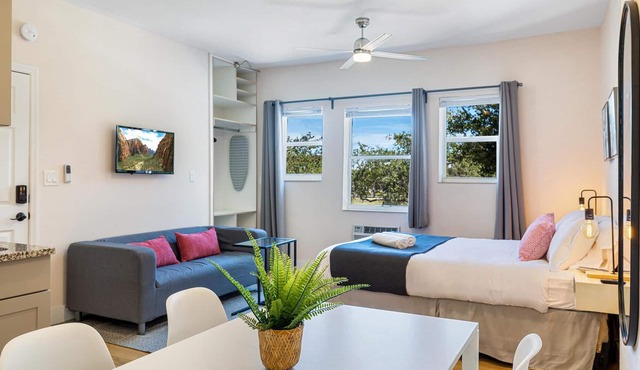 Bloom Hideaway: Mins to Las Olas & Beach, FIFA Perfect