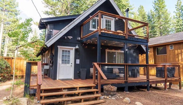 Blue Bear Cabin: Pet Friendly, EV Charger, BBQ