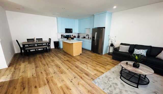 Brand new 6 bedroom 4 bath 9 beds 4 parkg 16+ppl central air, all new