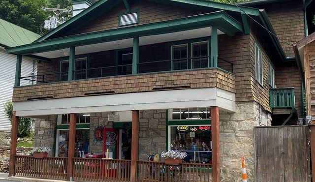 BUBBA'S BIG HOUSE Fourth Of July special! Chimney Rock and Lake Lure CLOSE!