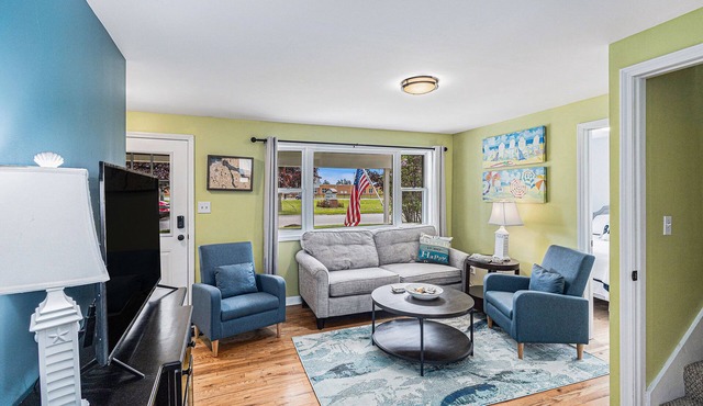 Charlevoix, Amazing Location! Walk to Town, Beaches, Playgrounds and Restaurants