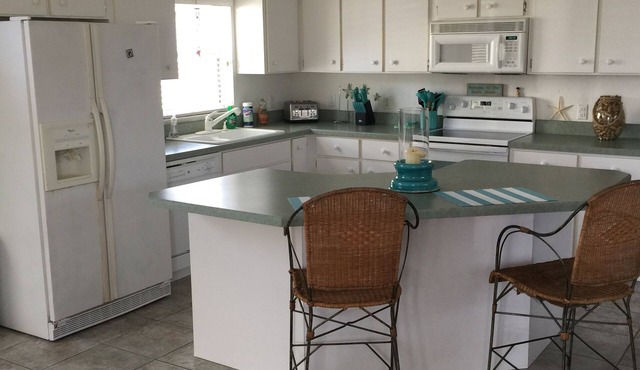 Charming 2-bedroom house in wonderful New Smyrna Beach with WiFi, AC