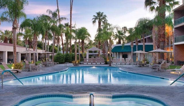 Charming 2-bedroom resort with WiFi, fitness room in enchanting Palm Springs