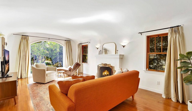 Charming 2BR.2BA Spanish Style House Great Location Free Parking